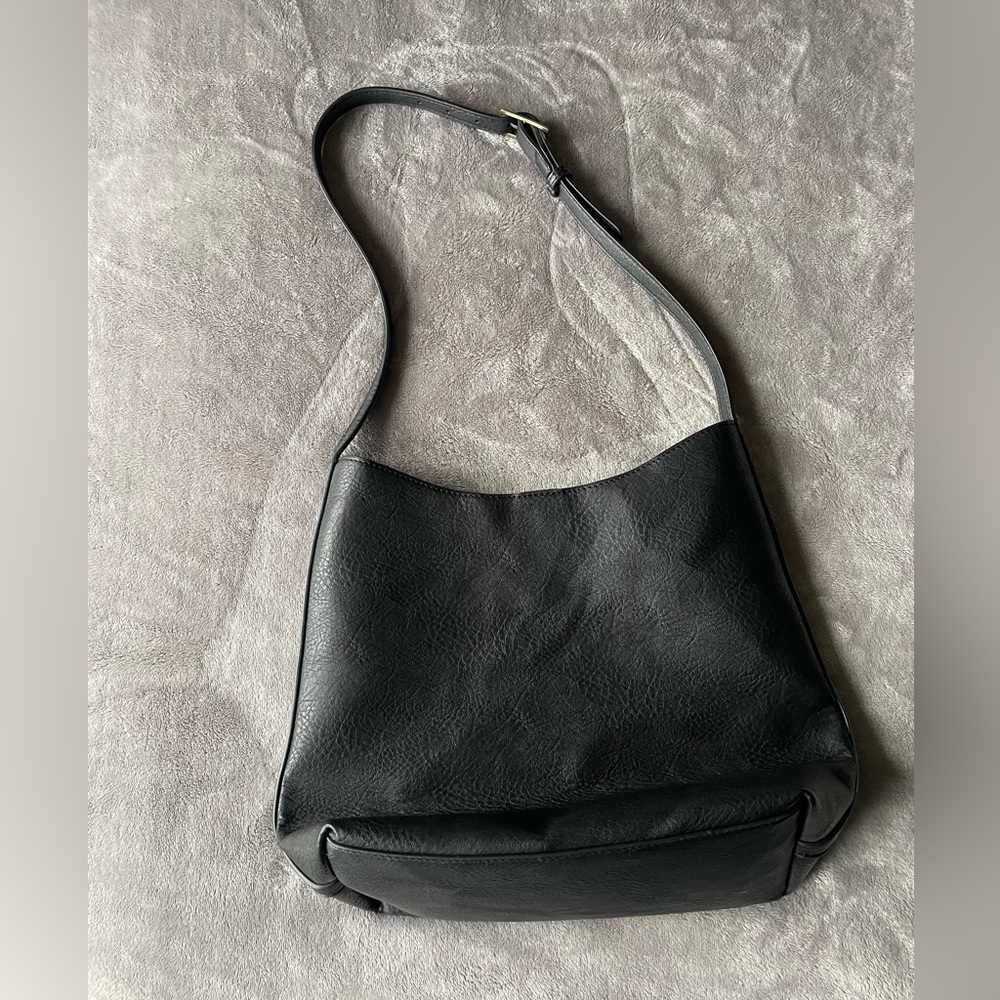 Black shoulder bag